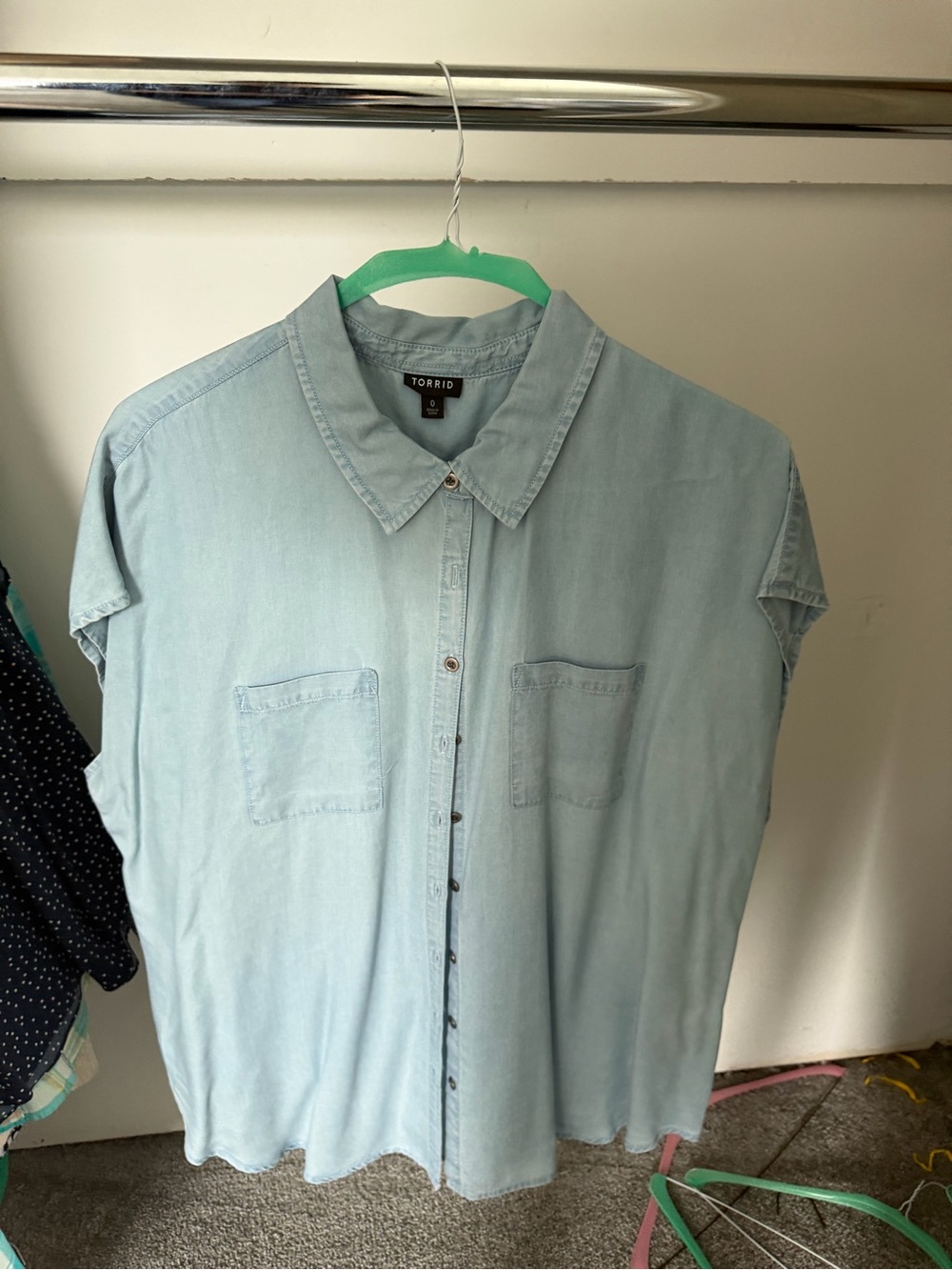 Torrid Women’s Cap sleeve Button Down Shirt denim blue Size 0